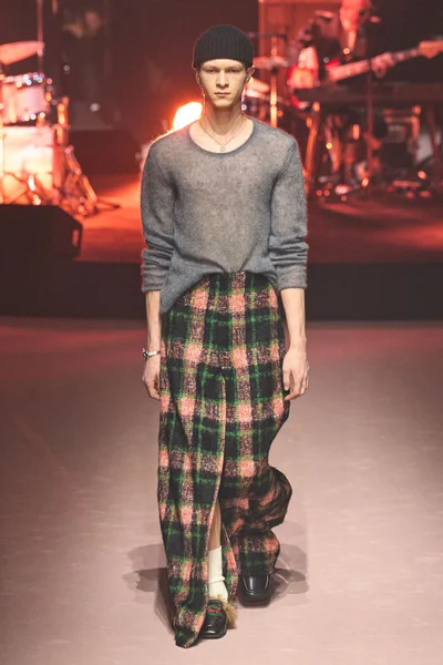 Look 13
